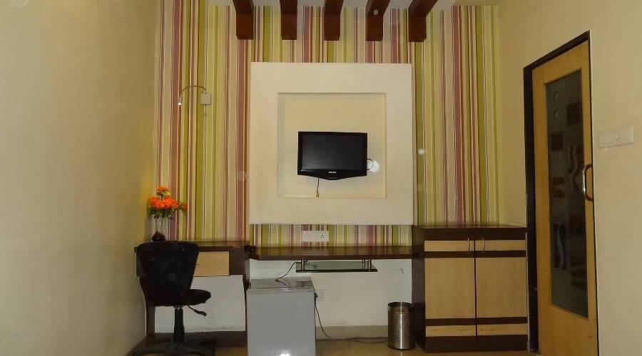 Radhika Palace Lodging, Parbhani 4